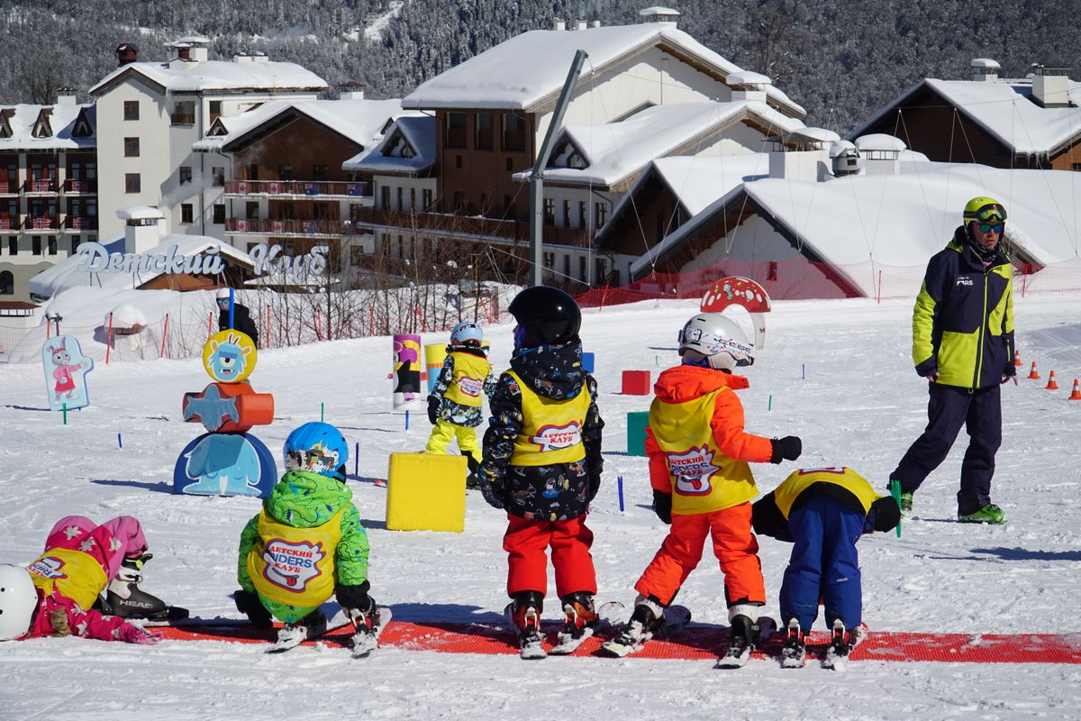 Kids in colorful outfits enjoying ski lessons on a snowy slope in Adlerskiy, Russia. - Photo by Irina Balashova on Pexels